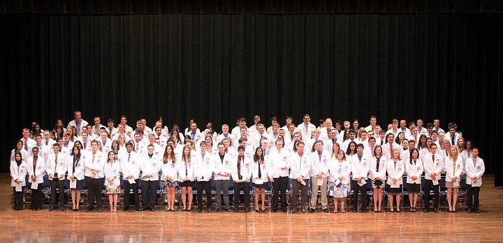 School of Medicine Welcomes Class of 2016- image0